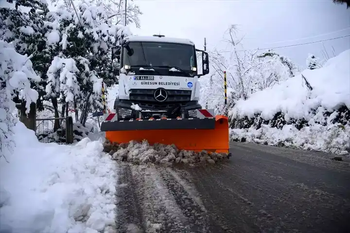 Giresun'da Karla Mücadele Sürüyor