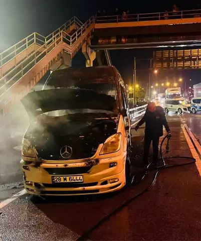 Giresun'da Minibüs Yanmış